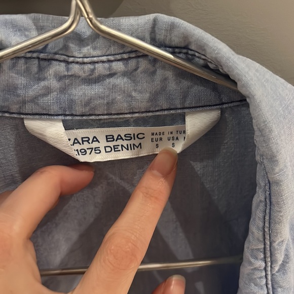 Blue button up Zara - Picture 2 of 2